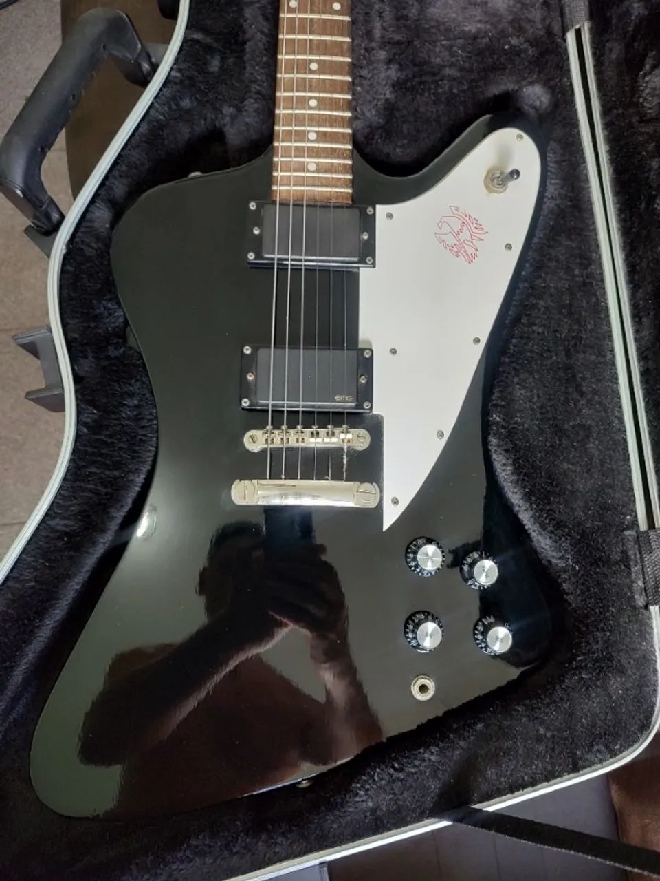 Epiphone Limited Edition firebird 1 中古 Guitarra Epiphone Firebird Limited Edition EMG's 81 e 85 + case