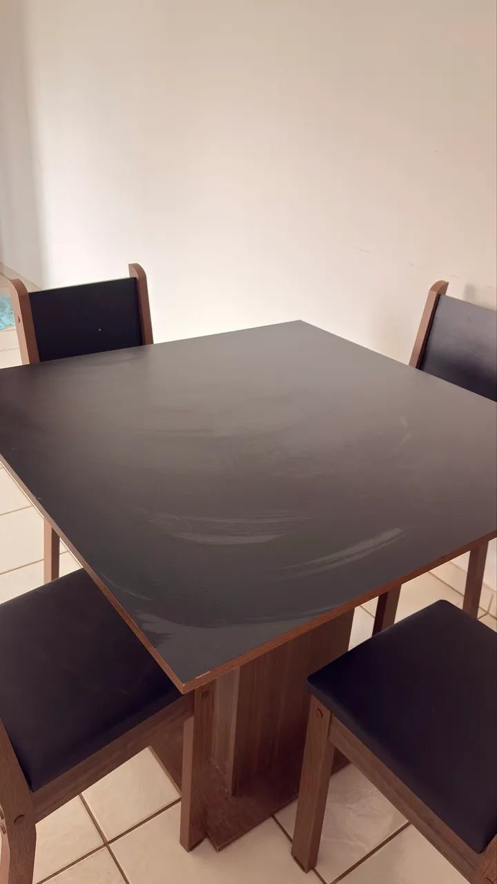VENDO MESA DE MADEIRA 