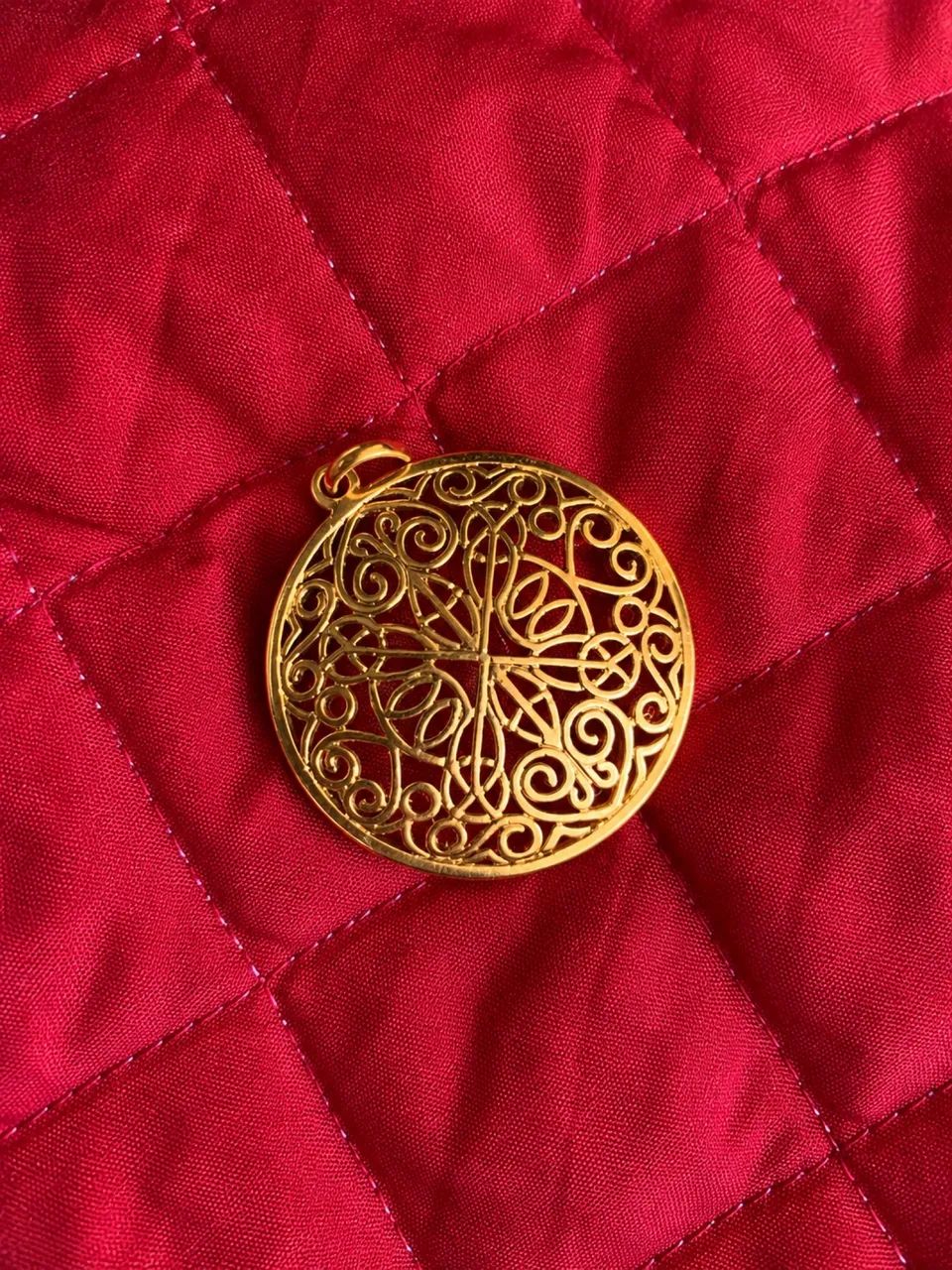 Mandala Dourada Rommanel - Pingente Elegante 