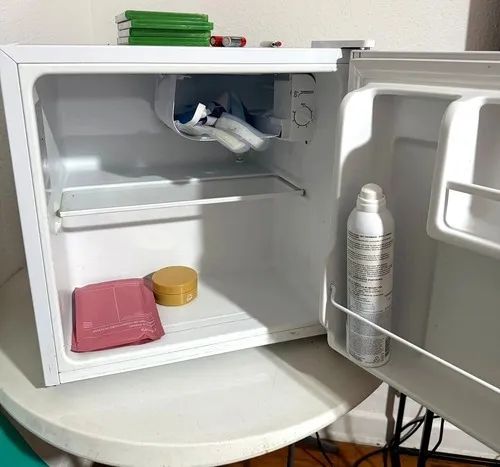 Frigobar Midea 45 Litros MRC06B1 Branco 127V - Foto 3