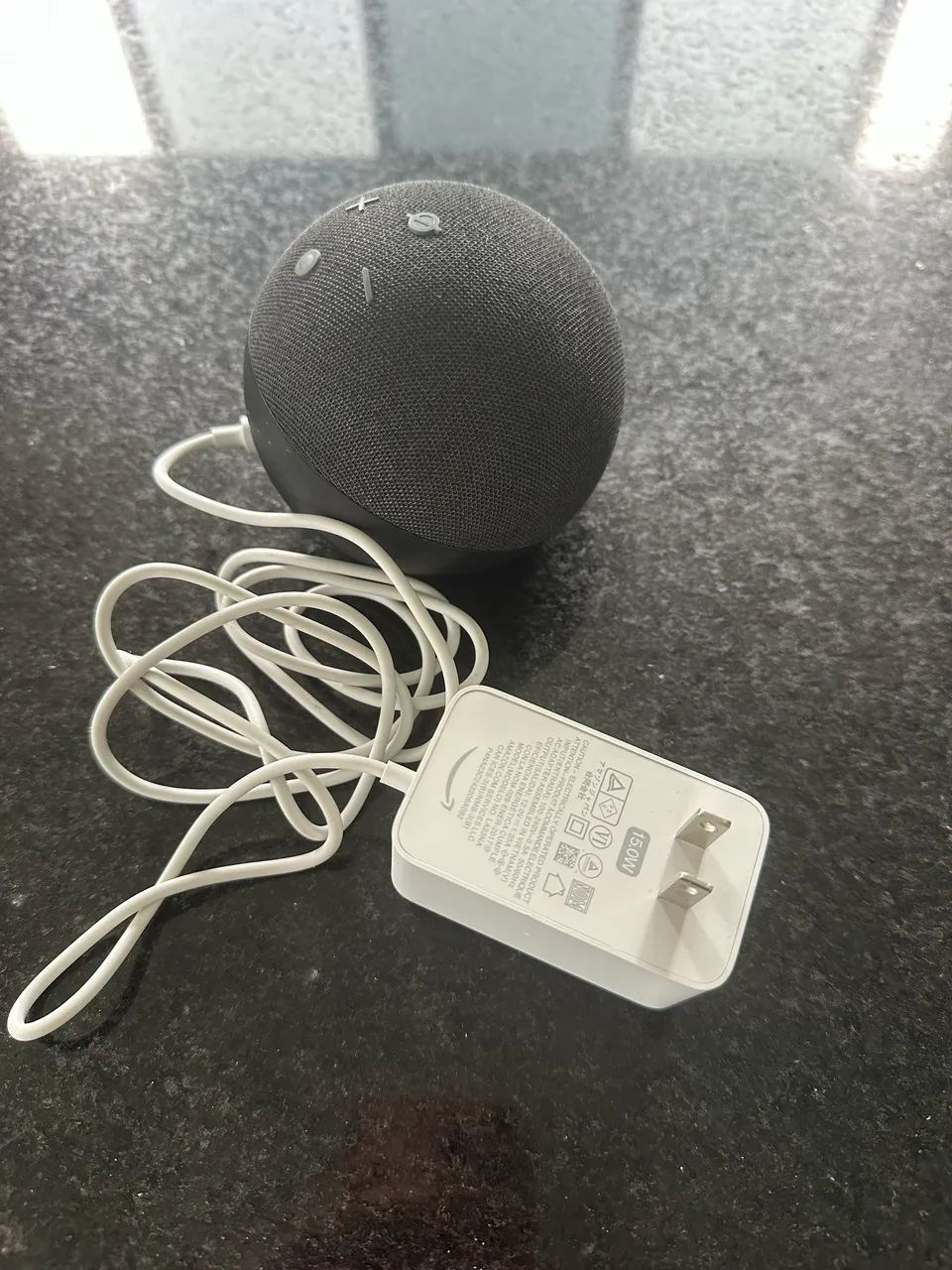 Alexa Amazon Echo Dot (4ª Geração) (número de modelo B7W64E). 