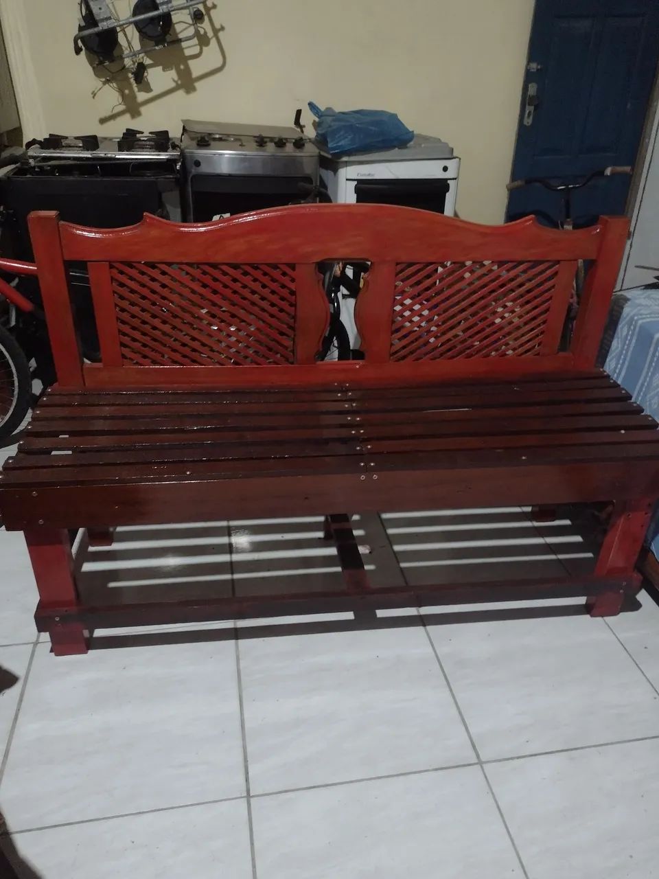 Banco rústico de madeira