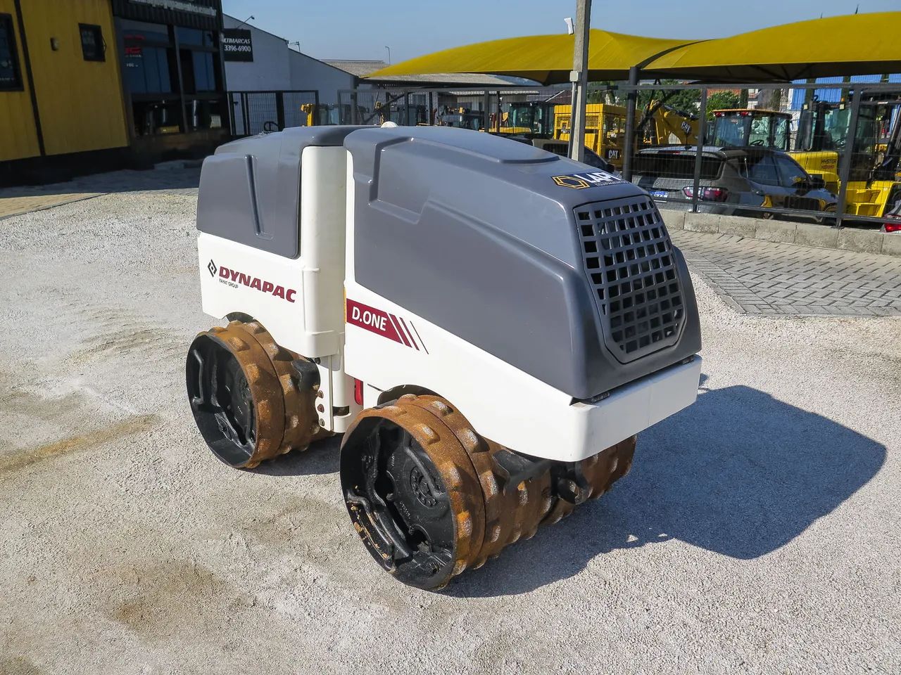 Rolo compactador DYNAPAC D.ONE 2022 com 1.180h de operação