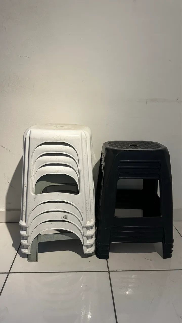 8 banquinhos de plásticos - Foto 3