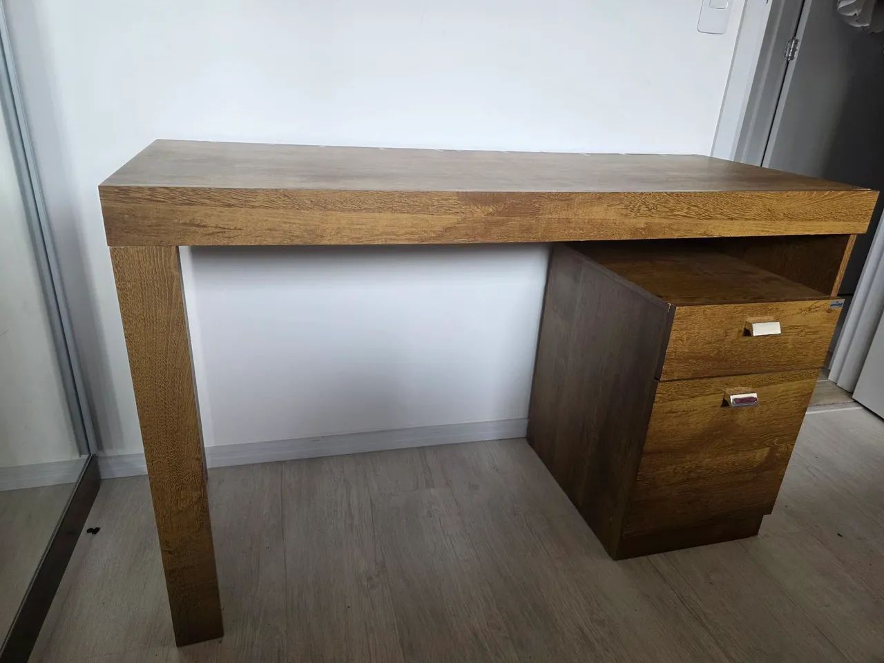 Mesa de escritório com 1 gaveta e 1 armário  - Foto 4