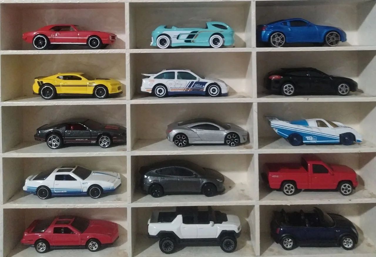 Só Carrinhos e miniaturas Hot Wheels e outras R$20,00 cada