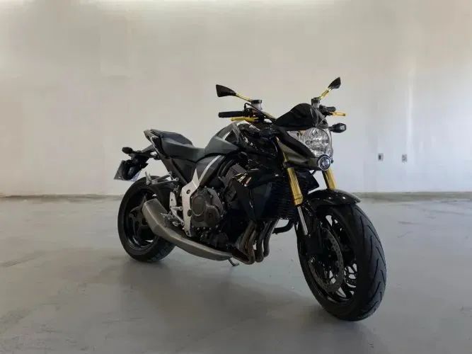HONDA CB 1000R 18 MIL KM IPVA PAGO AC TROCA  - Foto 2