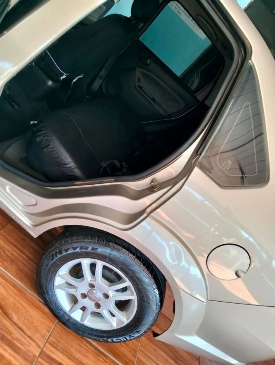 Ford Fiesta Fiesta Sed. 1.6 8V Flex 4p 2010