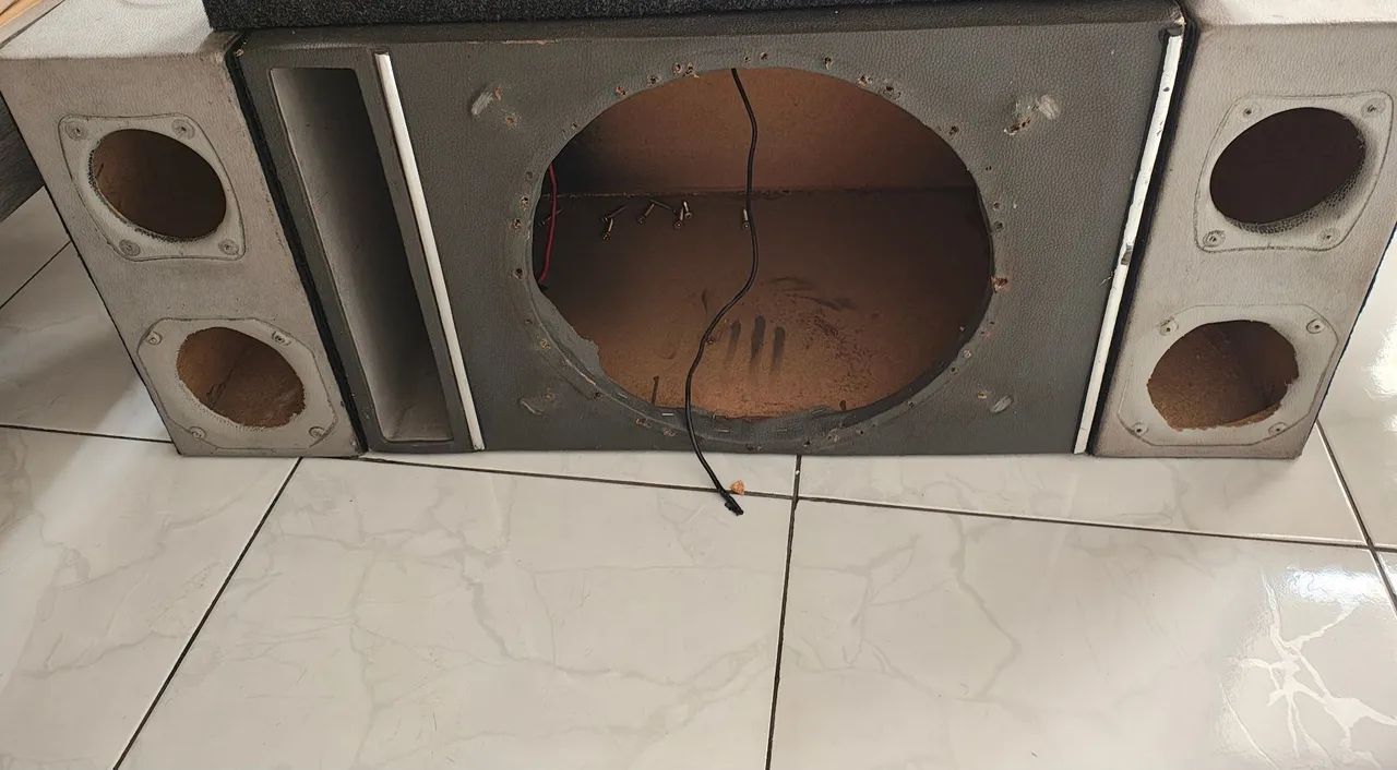 Caixa e acessórios para som