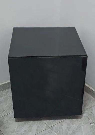 Mesa lateral laqueada preta com vidro - Foto 2