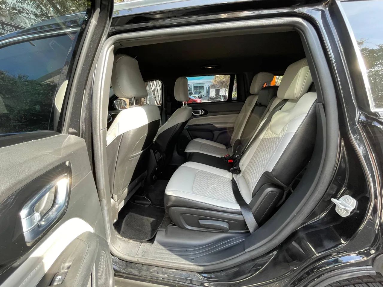 Jeep Commander Limited T270 1.3 TB Flex Aut., foto 11 de 20