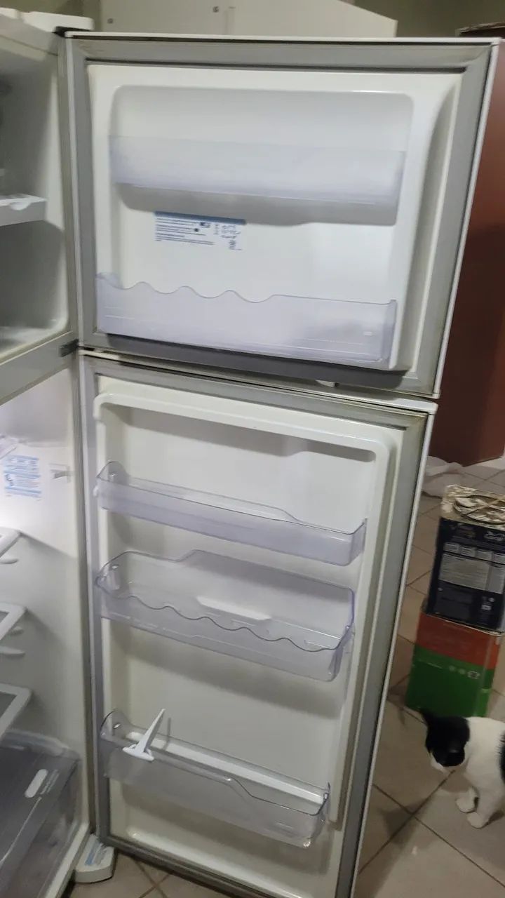 Geladeira Electrolux DFN39 usada - Foto 4