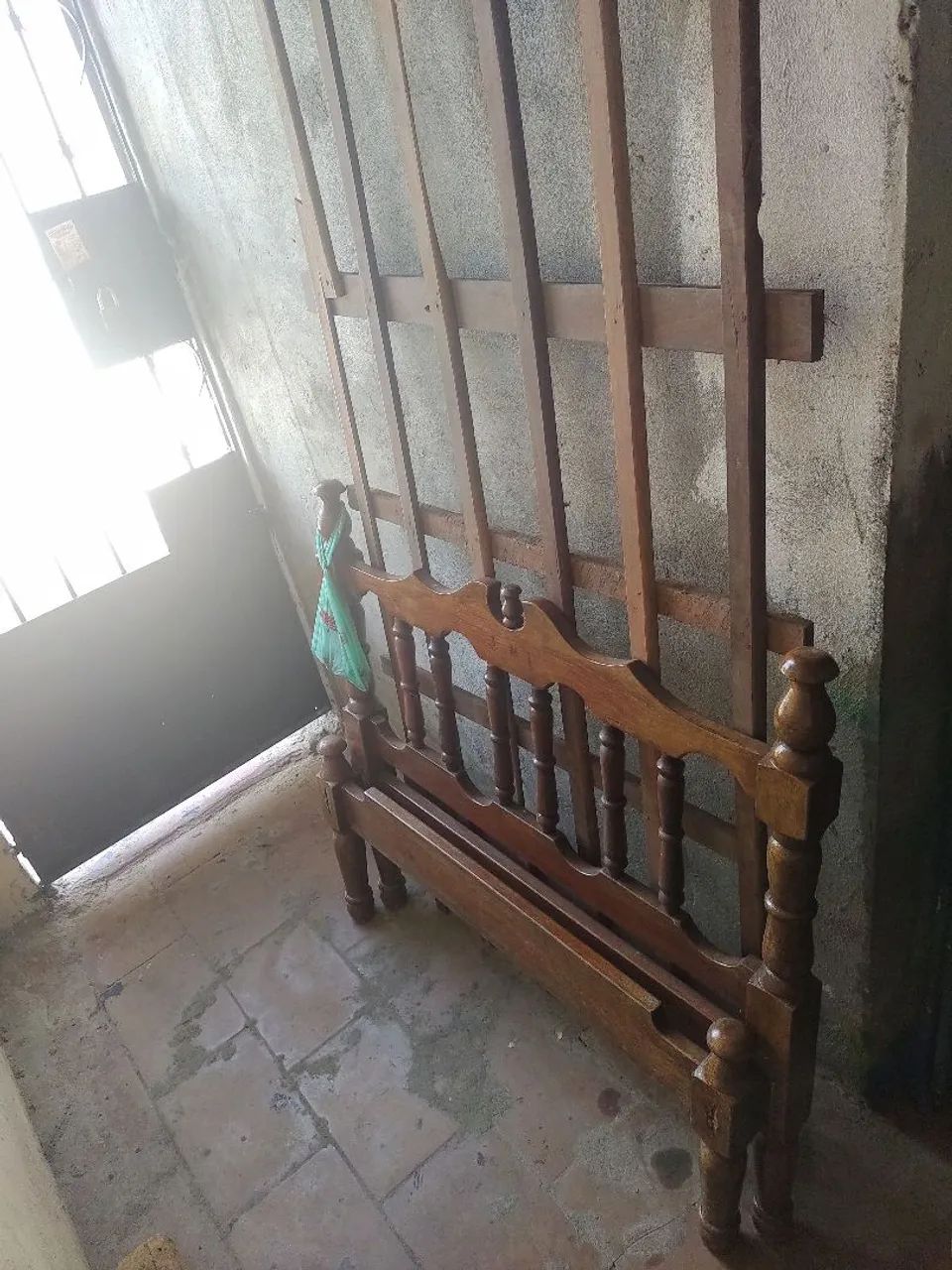 Cama Solteiro em Madeira Usado - Foto 2