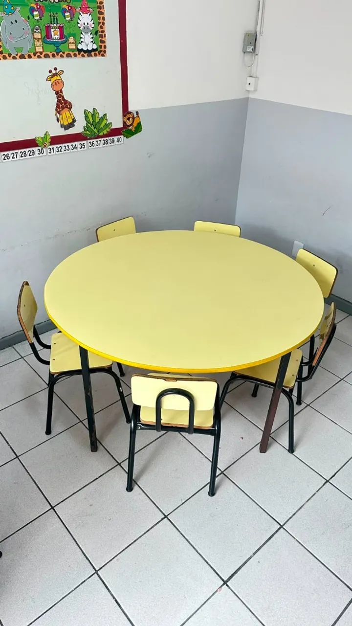 Mesa infantil com 6 cadeiras  - Foto 2