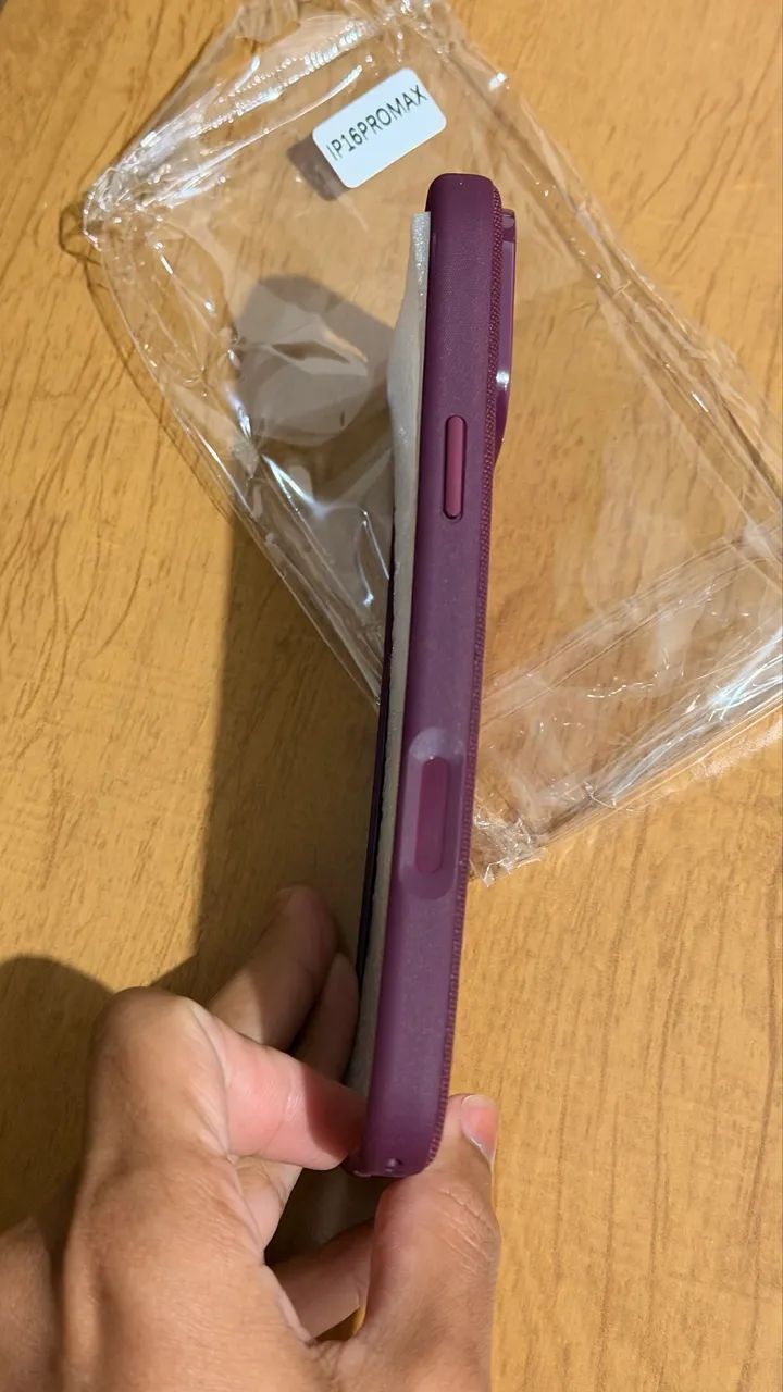 Capa iPhone 16 Pro Max vinho - Foto 2