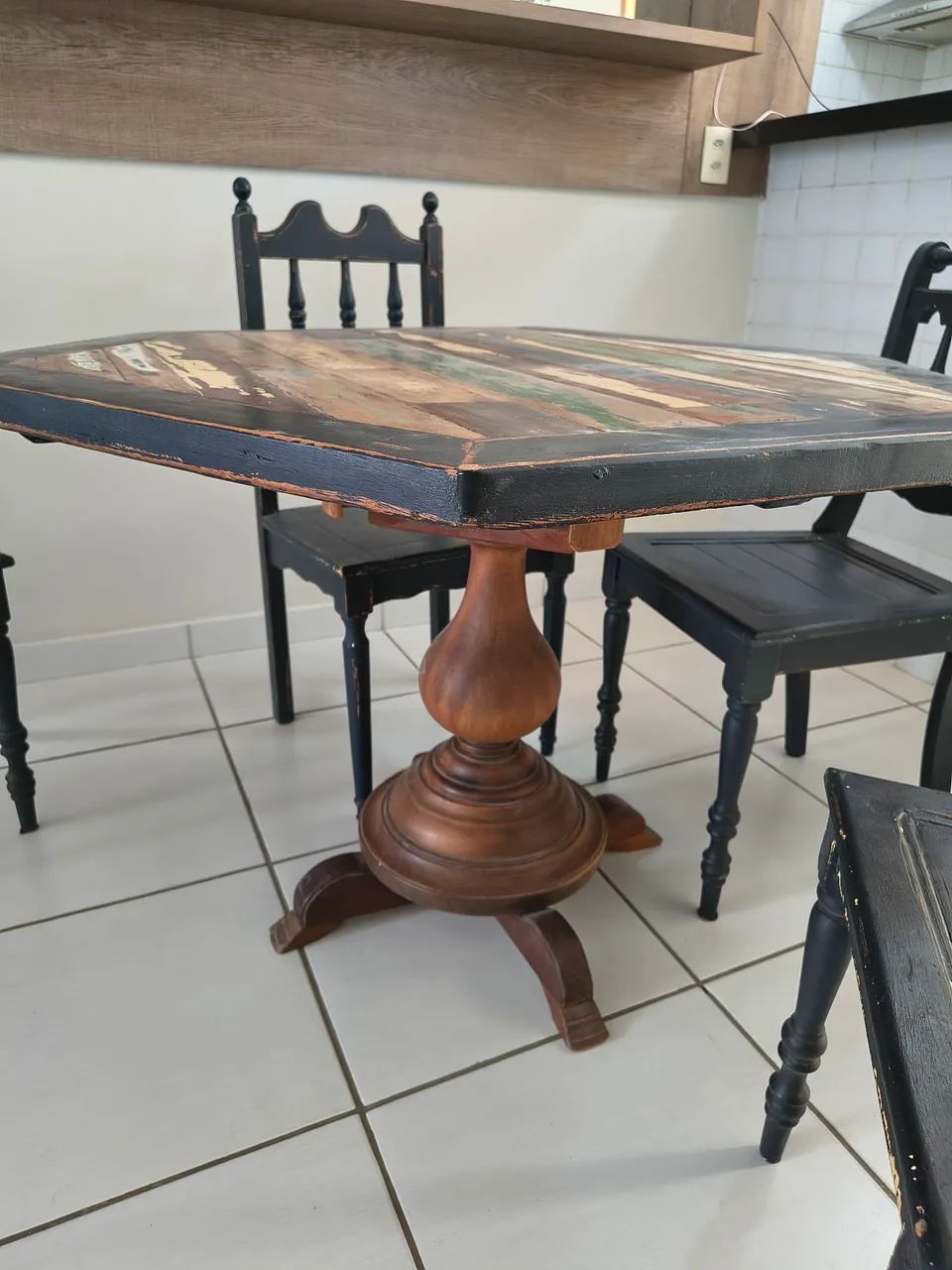 Mesa de madeira de demolição com 4 cadeiras - Foto 4