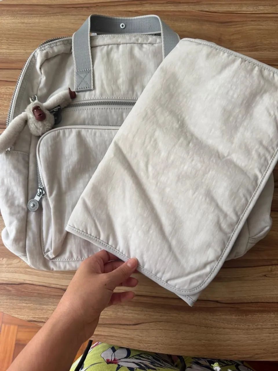 Mochila Maternidade Kipling Audrie - Grey (Cinza) - Foto 3