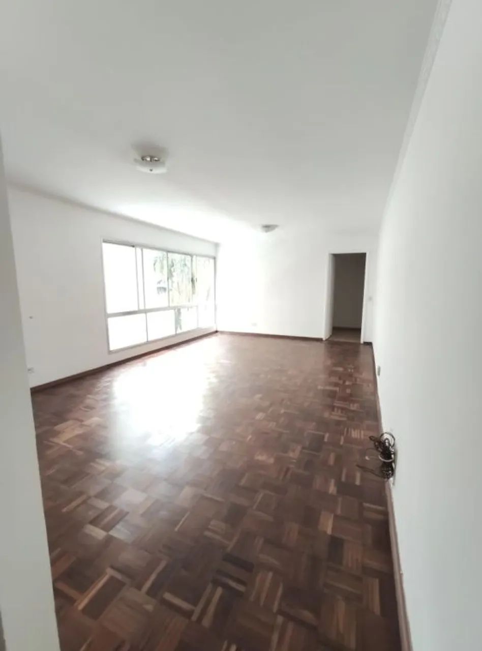 Apartamento com 4 Quartos, 140 m², com 2 vagas de garagem.