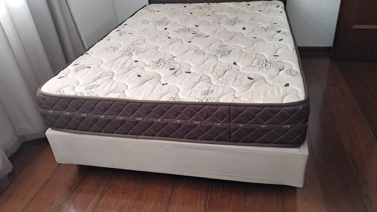 Mesa 6 cadeiras, sofá 4 lugares e cama box casal - Foto 5