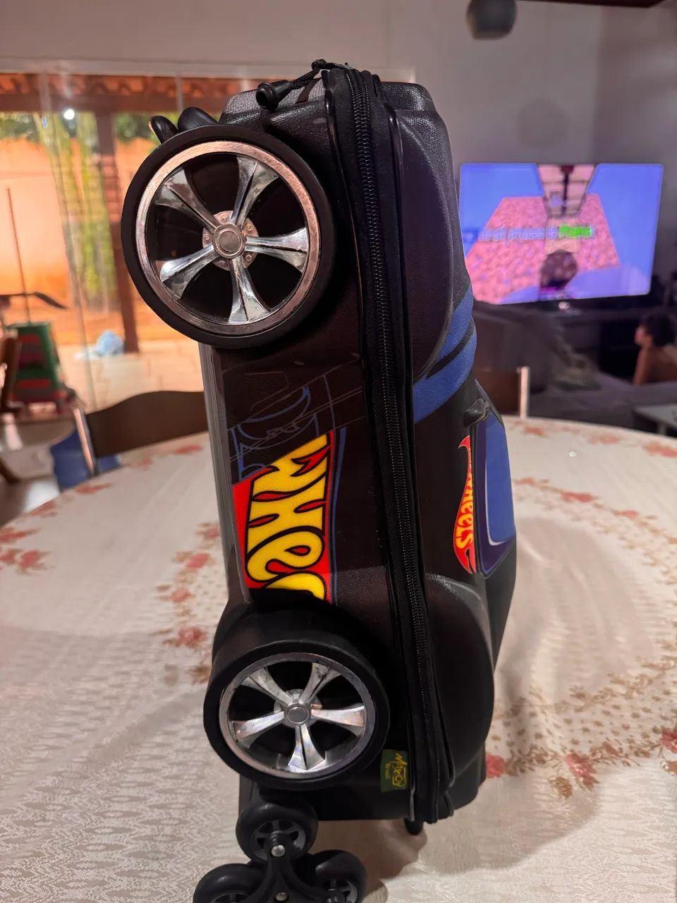 Kit de mochila, lancheira e estojo hotwheels 3 D - Foto 4