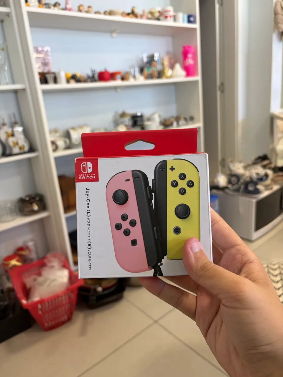 Controle Nintendo Switch Rosa/Amarelo