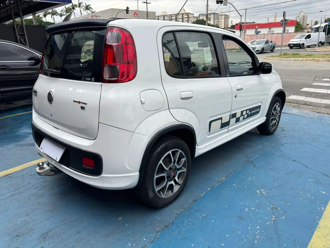 Fiat Uno Sporting 1.4 EVO Fire Flex 8V 4P 2012 - Foto 4