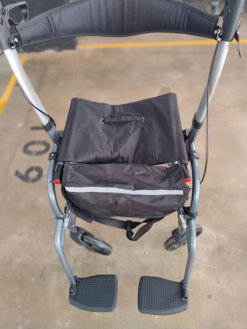 Cadeira de rodas semi-nova. - Foto 4