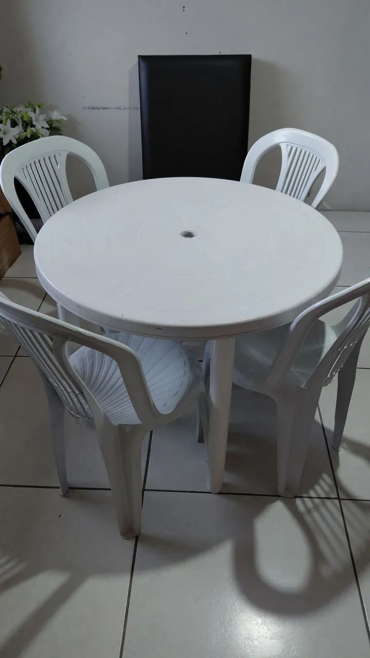 Duas Mesas Com 4 Cadeiras Cada - Foto 3