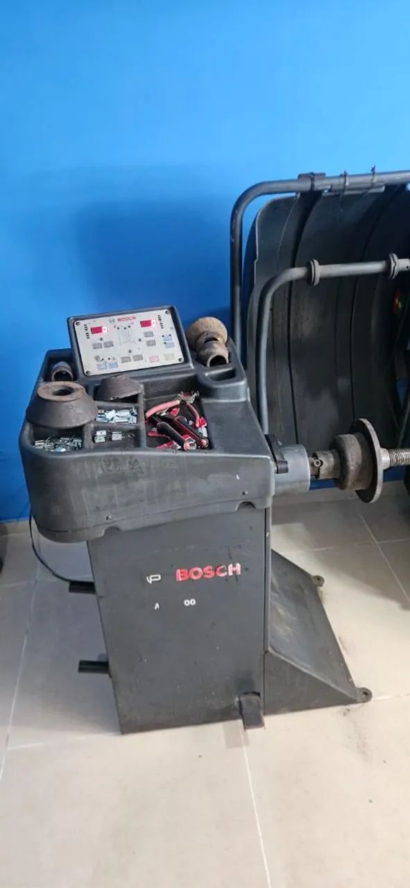 Balanceadora de rodas Bosch