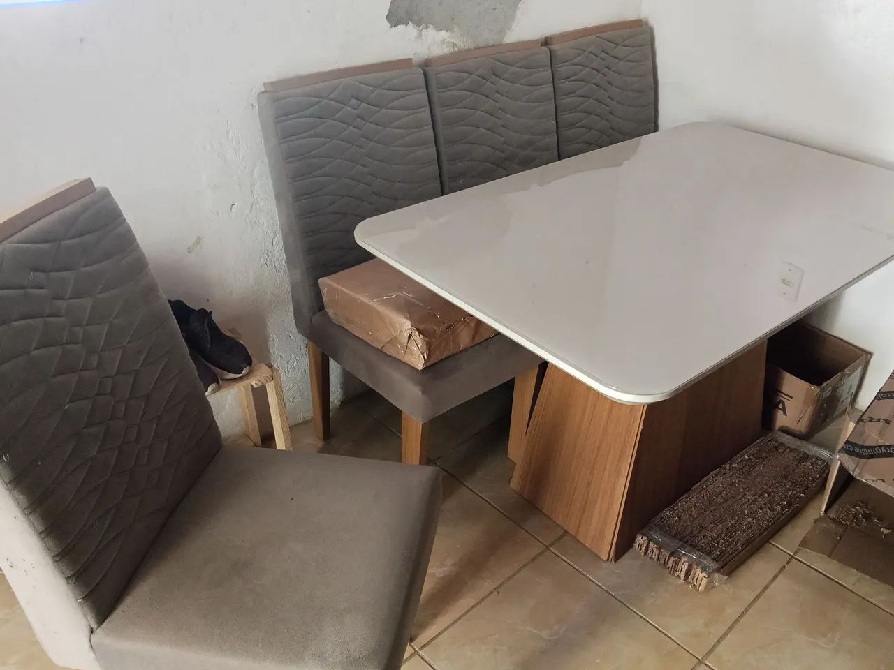 MESA COM AS QUATRO CADEIRAS - Foto 4