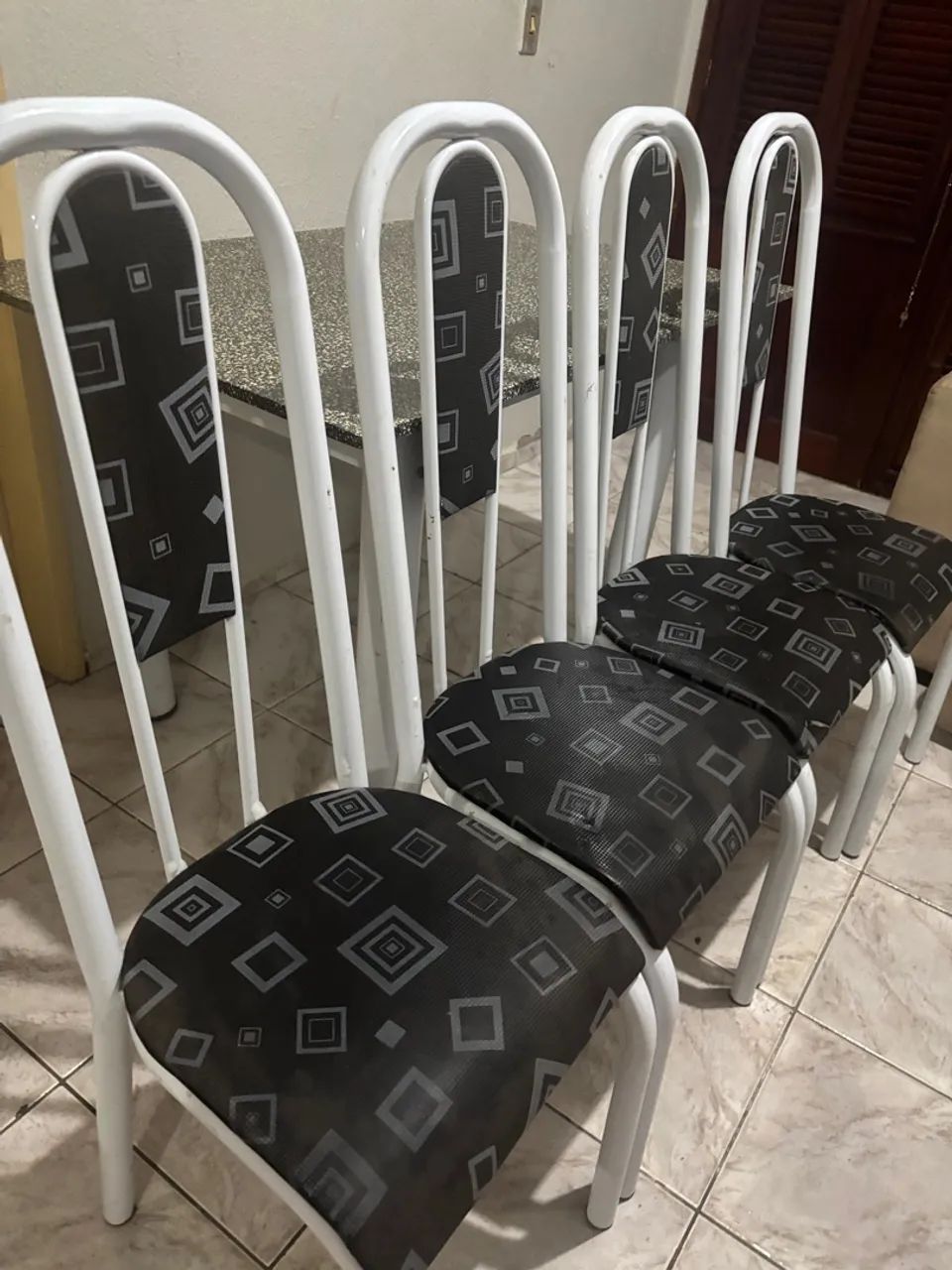 Mesa de granito com 4 cadeiras  - Foto 4
