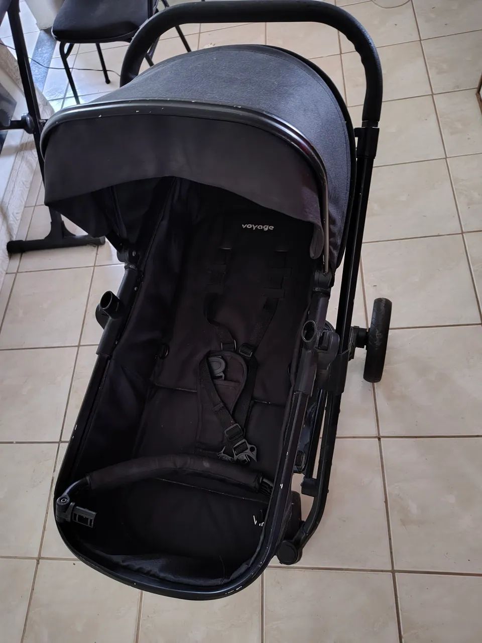 Carrinho de bebê com Moisés e bebê conforto da marca Voyage  - Foto 3