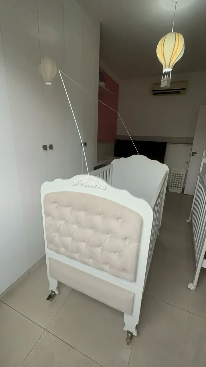Berço capitonê estilo realeza 