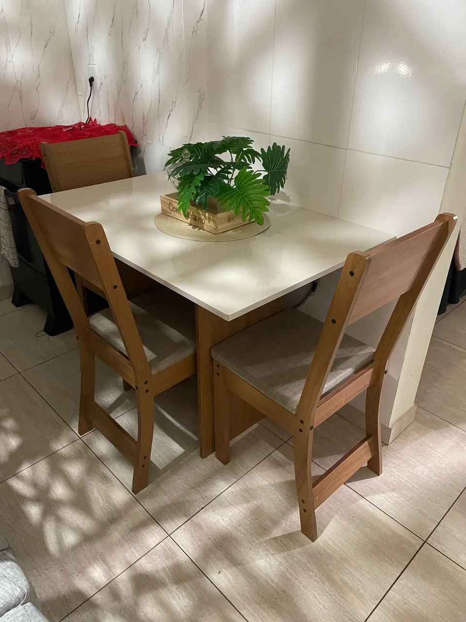 Mesa com 3 cadeiras - Foto 3