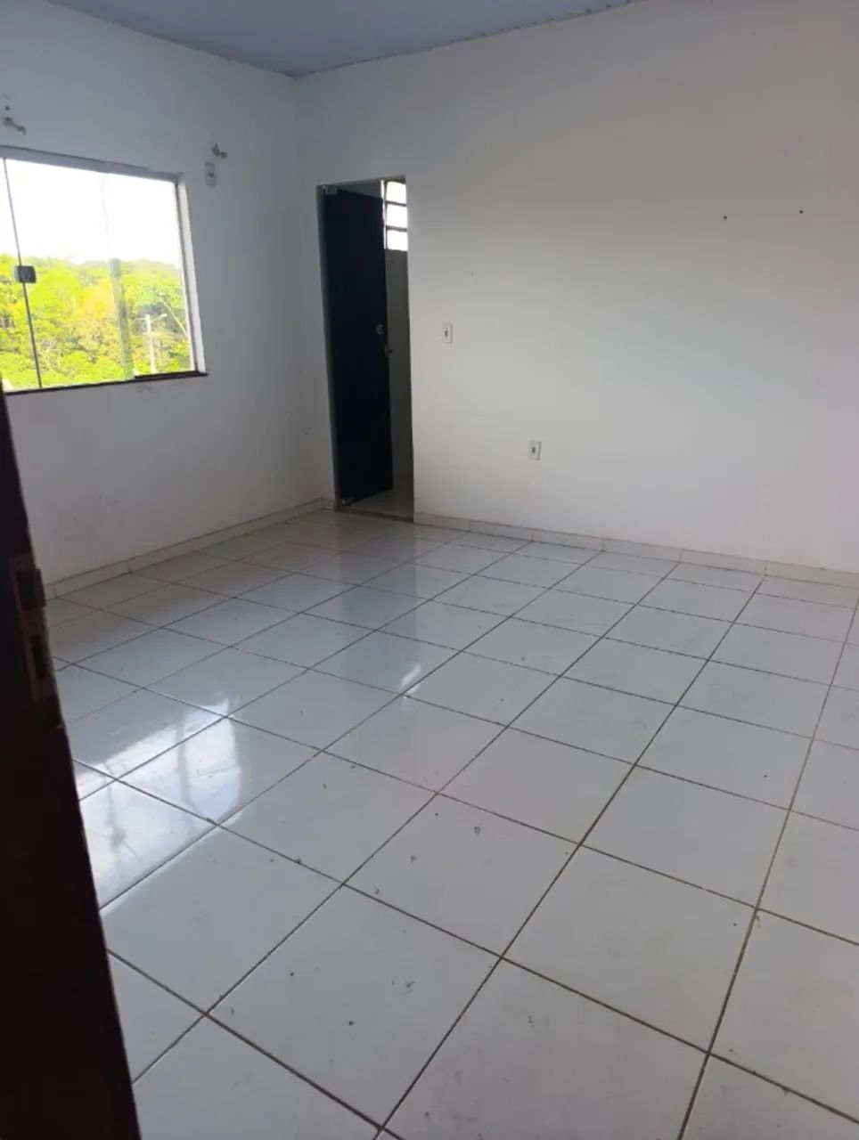 Aluga-se casa com 3 suítes 