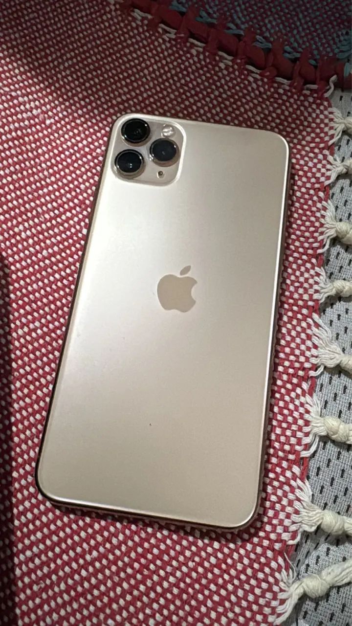 iPhone 11pro Max dourado  - Foto 2