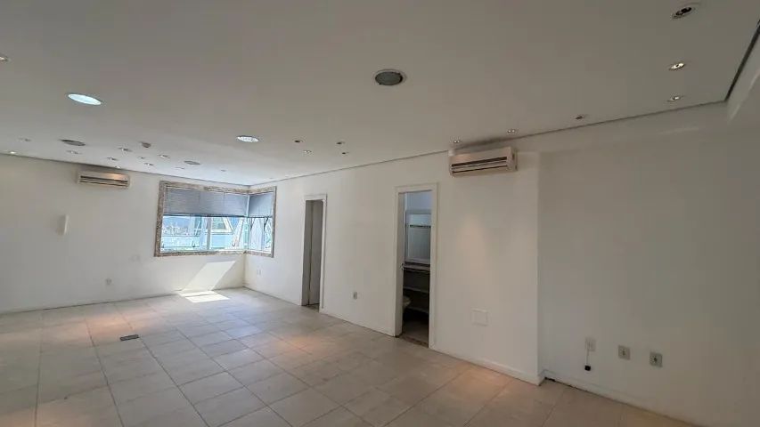 Locação Comercial - Sala com 40m² e 2 banheiros  - Itajaí 