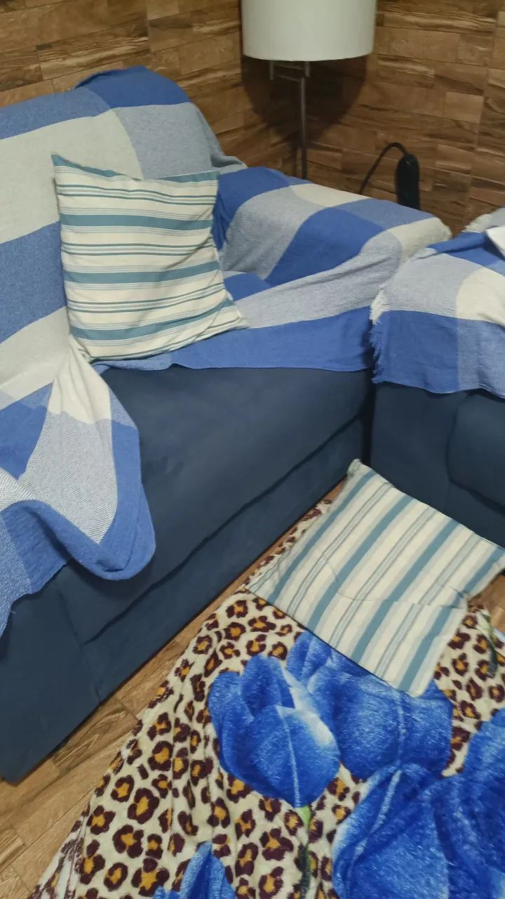 Vendo sofá 2 e 3 lugares em estado de novo - Foto 2
