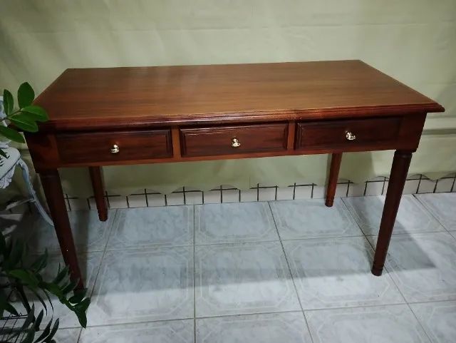 MESA EM MADEIRA RETANGULAR  MUITO NOVA