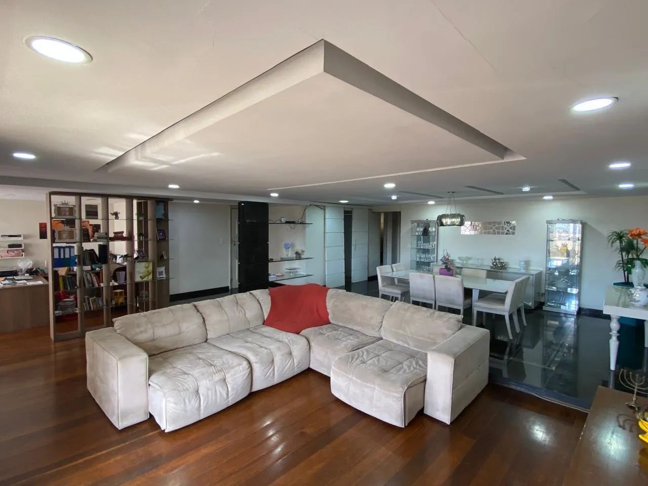 Apt grande e bem localizado 