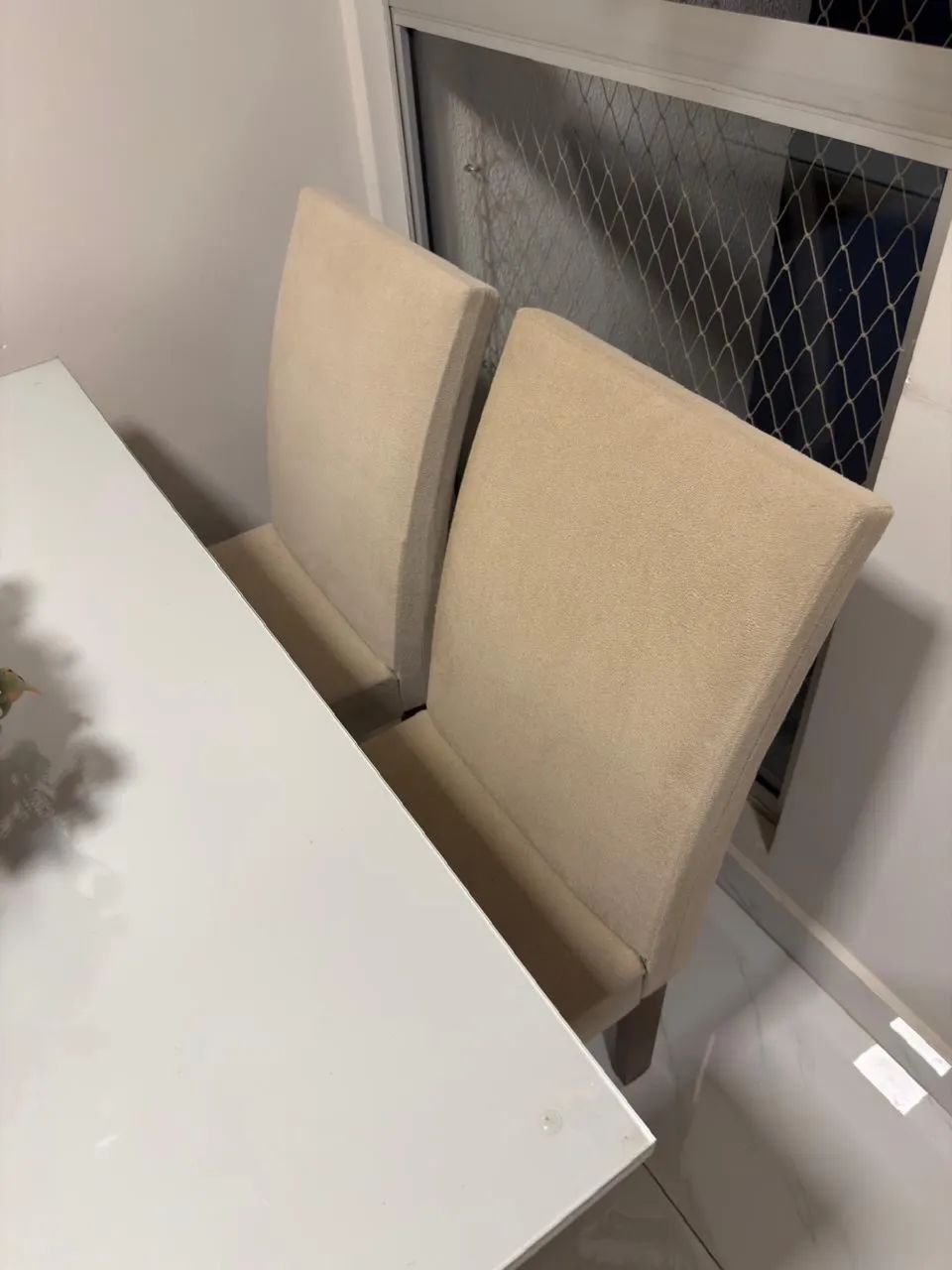 Vendo Mesa de Jantar com 4 Cadeiras - Excelente Estado - Foto 2