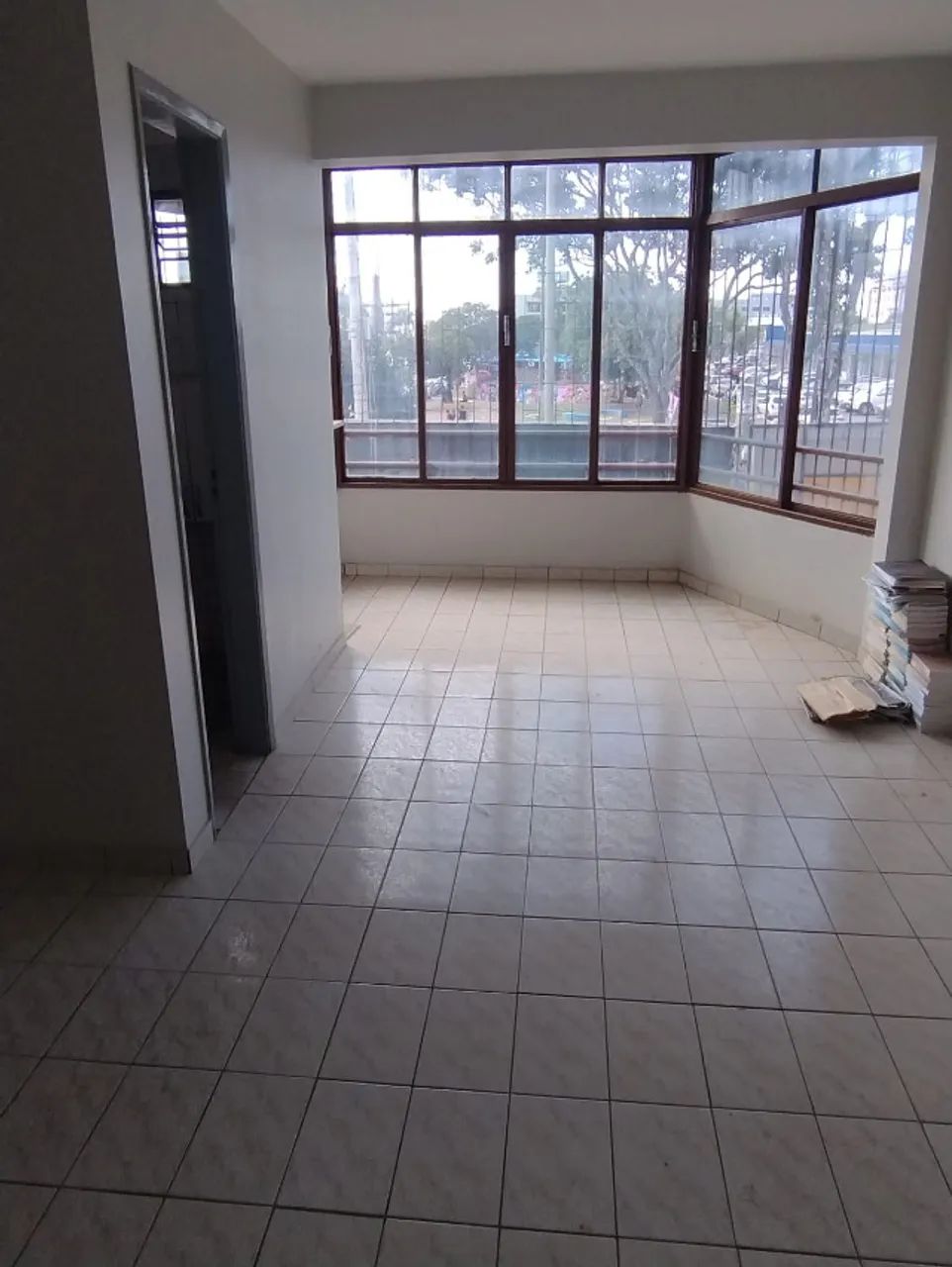 Venda de sala comercial no centro de Ceilândia - DF. Obs: tel. 61- * 