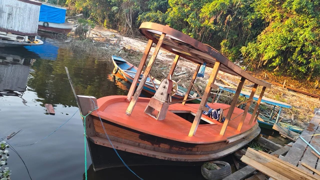 Em Manacapuru vendo esse barco  - Foto 5