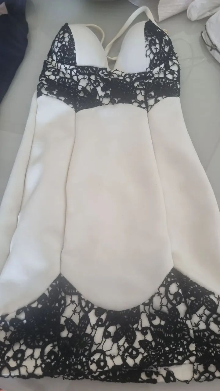 Vestido branco com preto