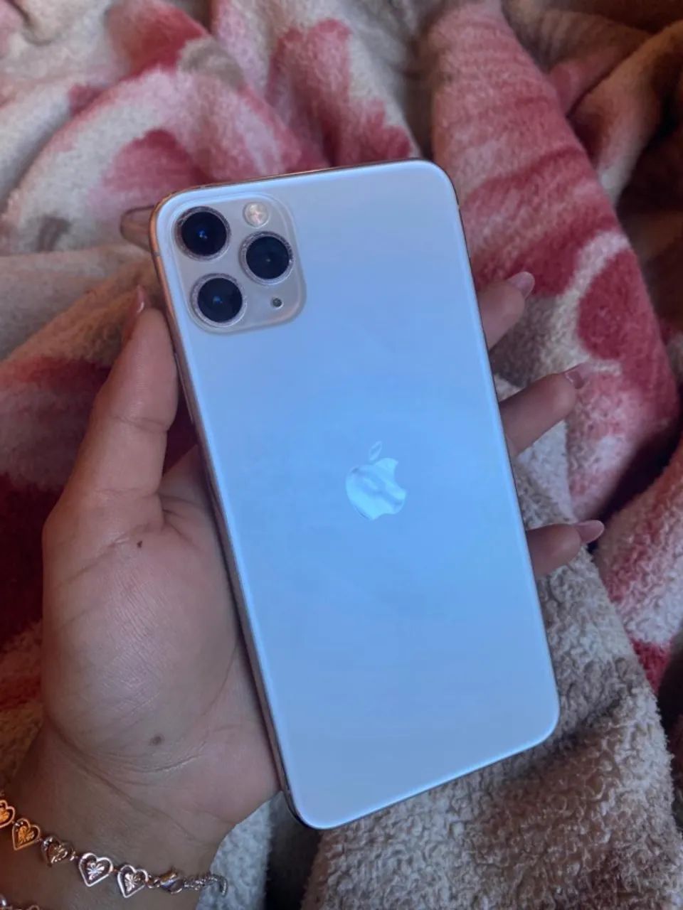 Vende-se celular IPhone 11 Pro Max , comprei menos de 1 mês 