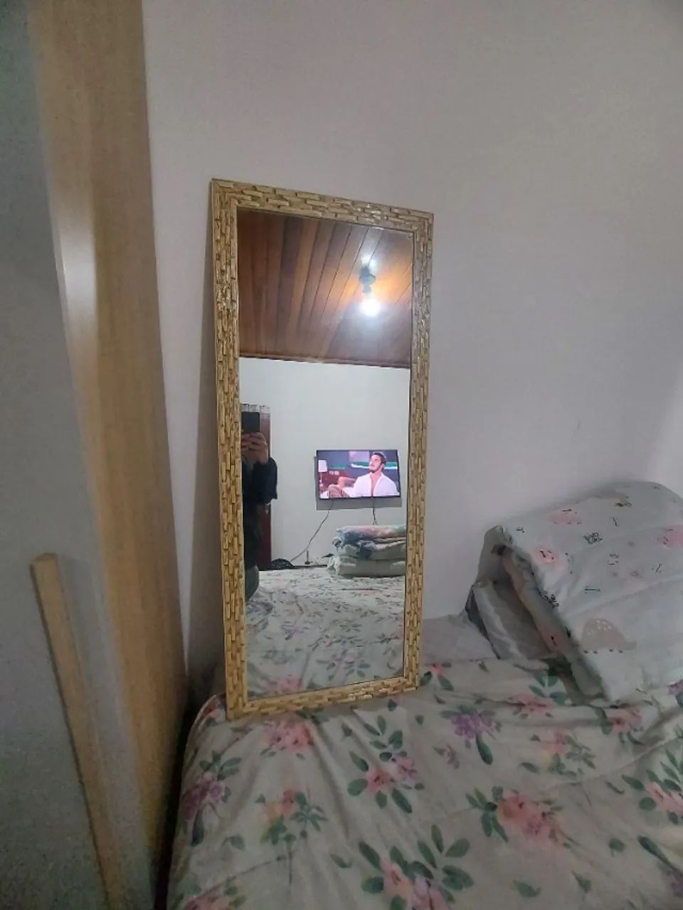 Espelho com moldura 