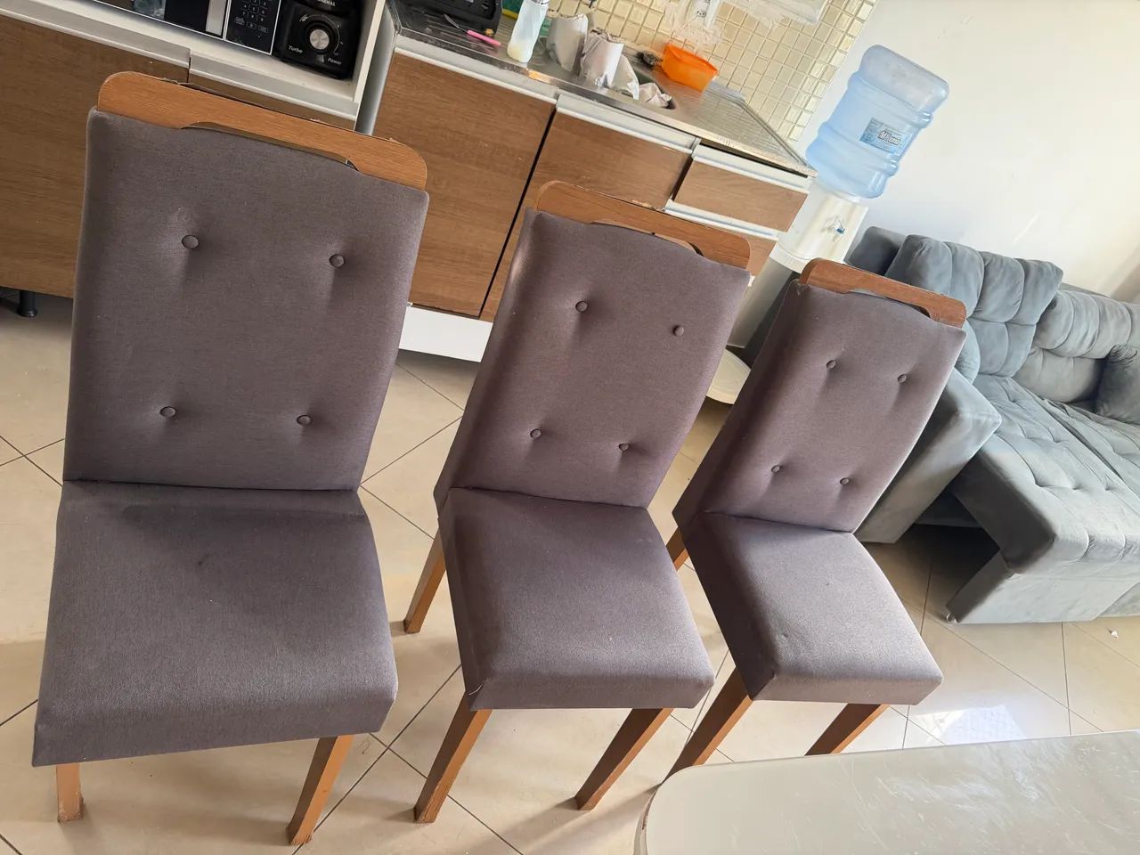Vendo mesa com tampo de vidro 4 lugares  - Foto 4