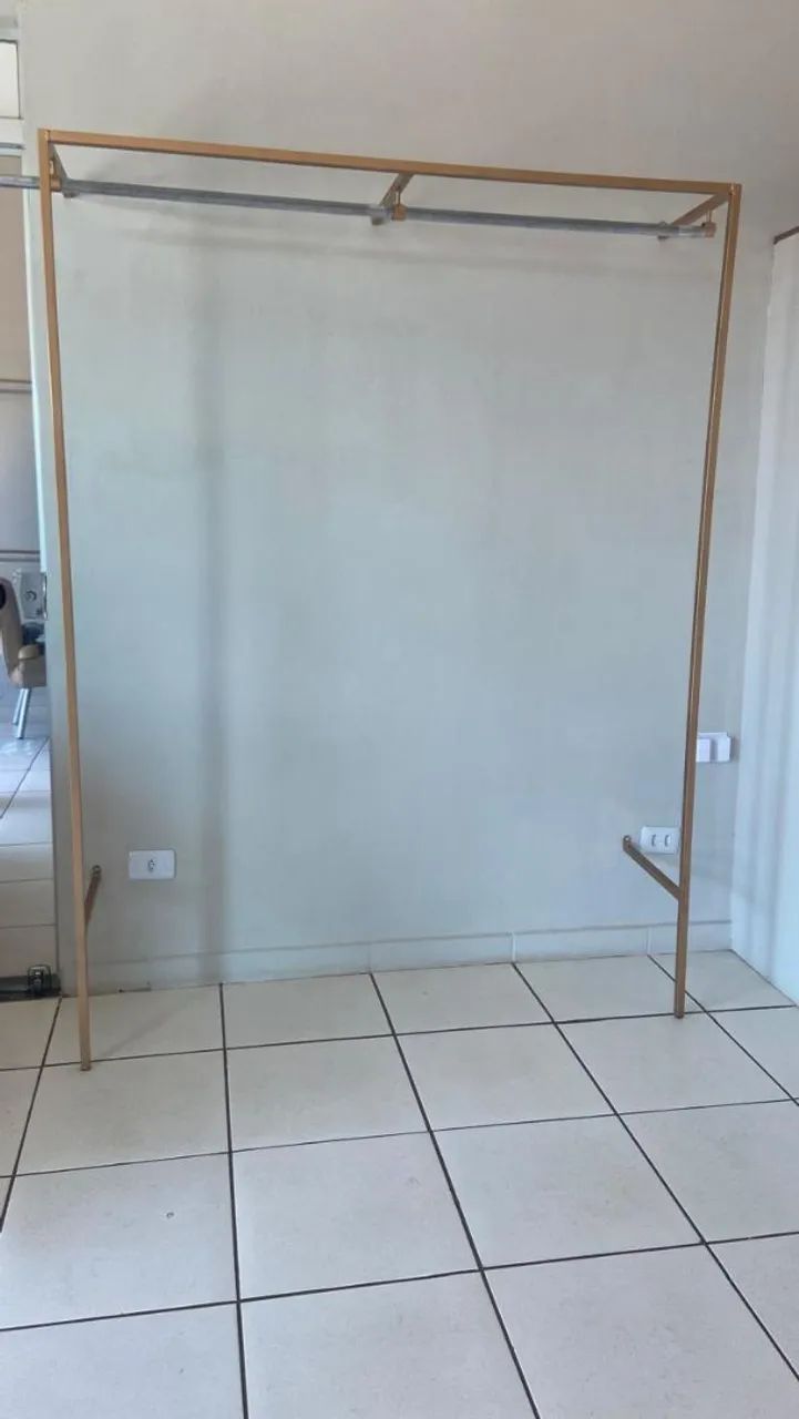 Arara de roupas para loja - Foto 4