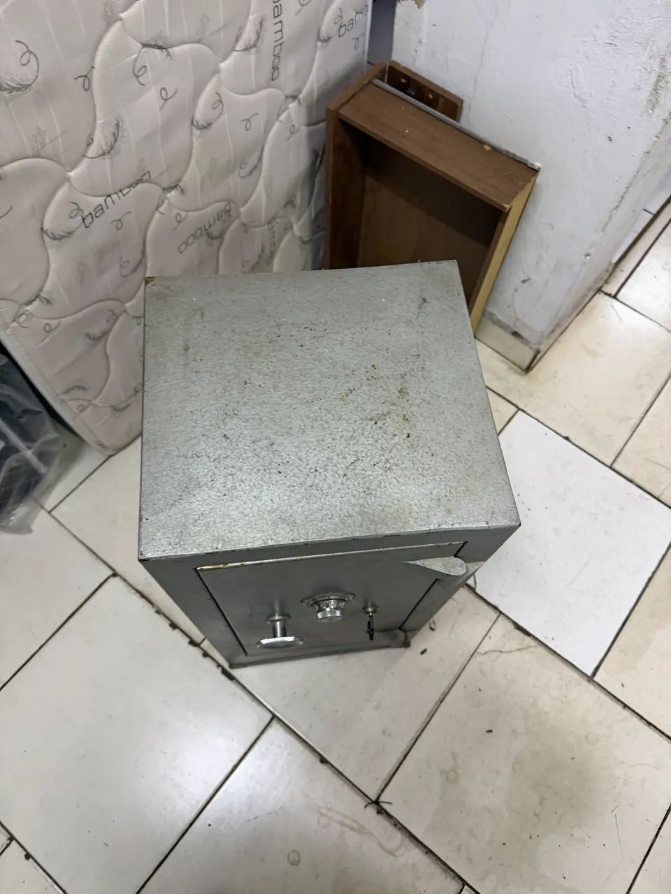 Cofre em aço e concreto resistente com chave e segredo  - Foto 4