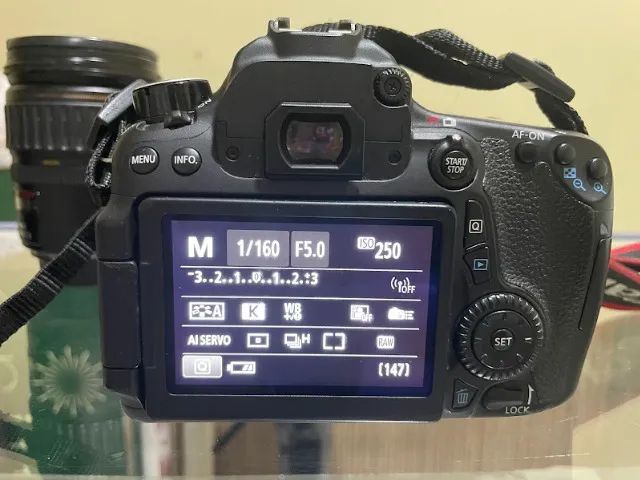 Canon 70D + Objetivas 18-55 + 28-135 + Flash - Foto 3